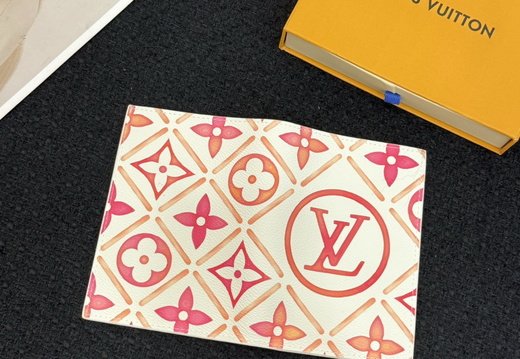 LV Passport Cover 004