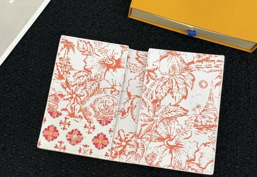 LV Passport Cover 005