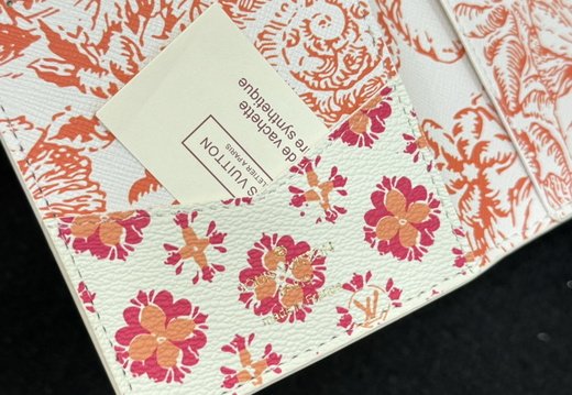 LV Passport Cover 006