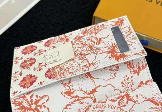 LV Passport Cover 008