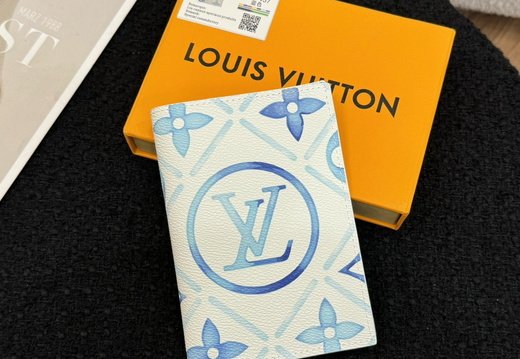 LV Passport Cover 010