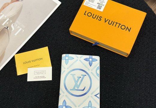 LV Passport Cover 011