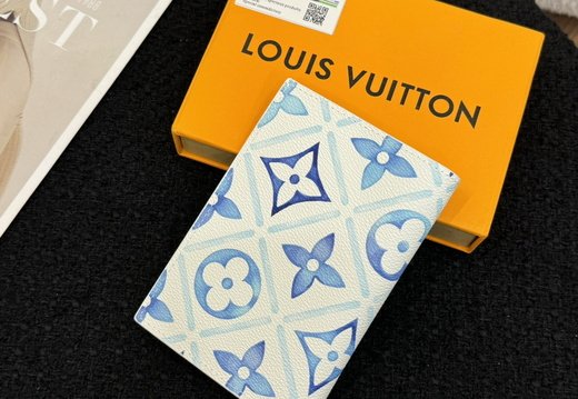 LV Passport Cover 012