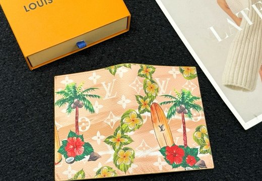 LV Passport Cover 039