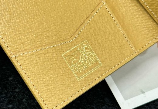 LV Passport Cover 044