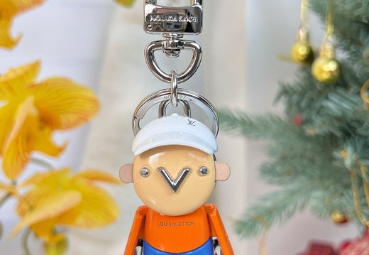 LV Pendant 2 029