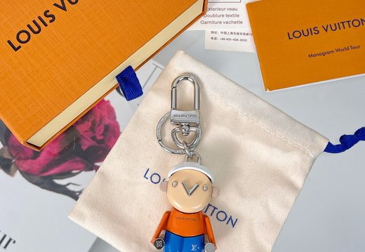 LV Pendant 2 034