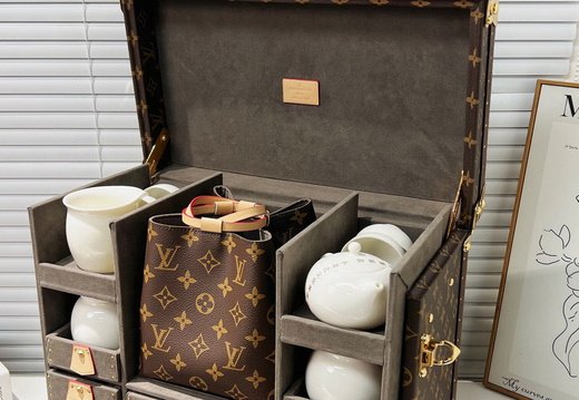 LV Tea Set 004