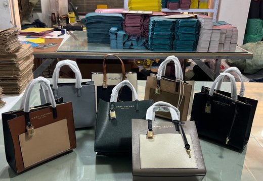 Marc Jacobs A008 20250330 0001