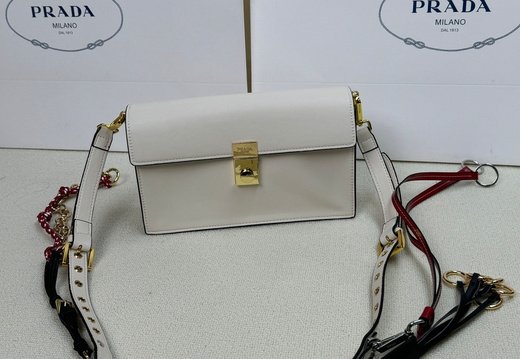 Prada A008 20250330 0002