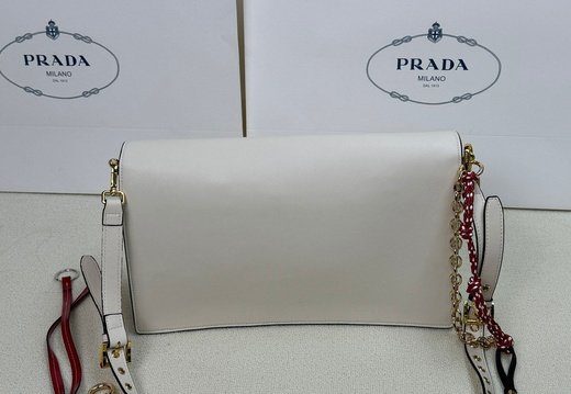 Prada A008 20250330 0023