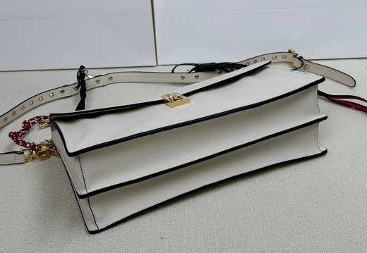 Prada A008 20250330 0024