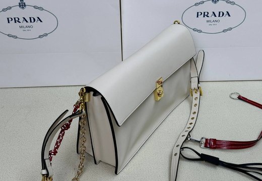 Prada A008 20250330 0028