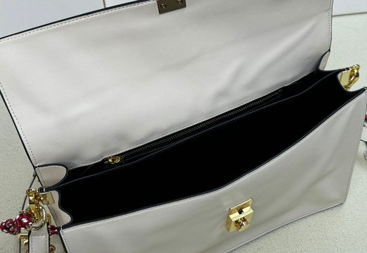 Prada A008 20250330 0030