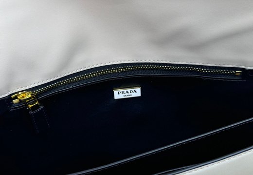 Prada A008 20250330 0031