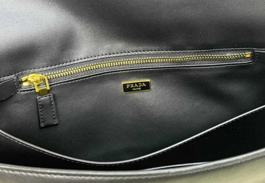 Prada A008 20250330 0041