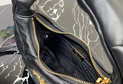 Prada A011 202503200002