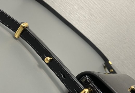 Prada A011 202503200023