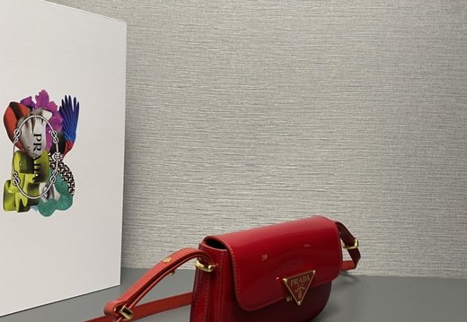 Prada A011 202503200035