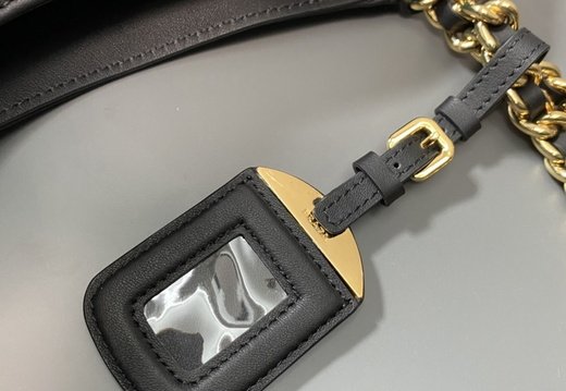 Prada A011 202503200044