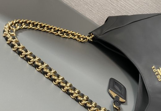 Prada A011 202503200045