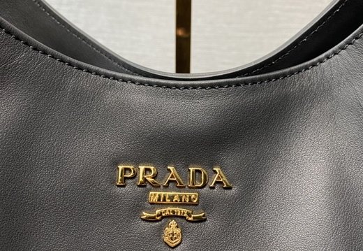 Prada A011 202503200047