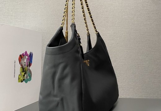 Prada A011 202503200048