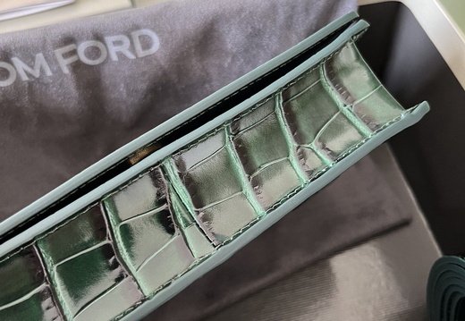 Tom Ford A011 202503200035