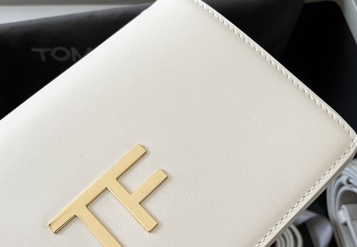 Tom Ford A011 202503200050