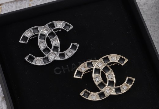 Brooch Chanel 0011