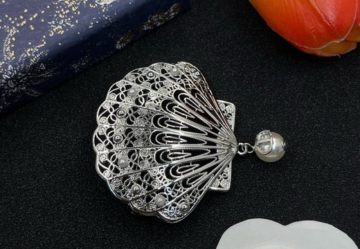 Brooch Dior 0037