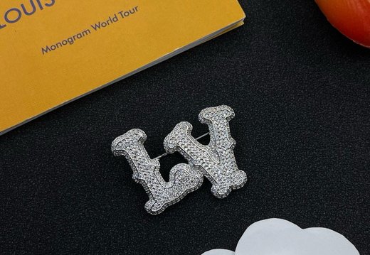 Brooch LV 0006
