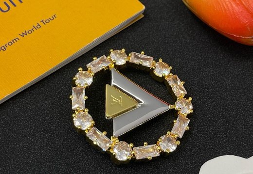 Brooch LV 0014
