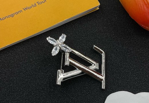 Brooch LV 0024