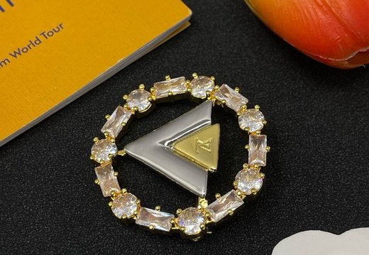 Brooch LV 0025