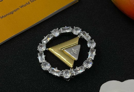 Brooch LV 0026