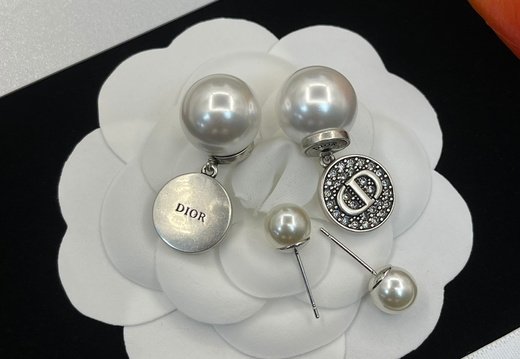Earstuds Dior 0334