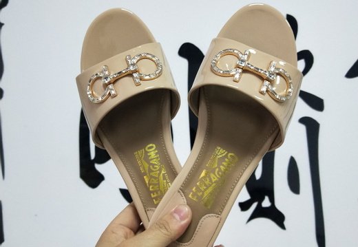 Ferragamo A022 202503170001