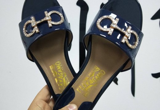 Ferragamo A022 202503170003