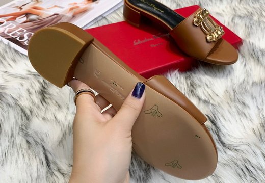 Ferragamo A022 202503170011