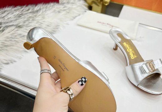 Ferragamo A022 202503170013