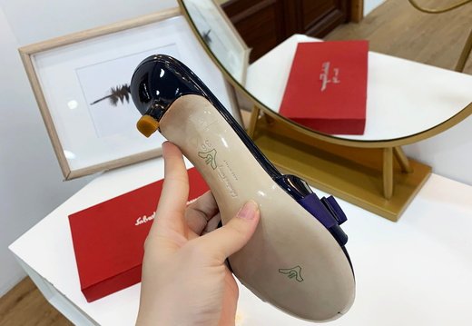 Ferragamo A022 202503170017