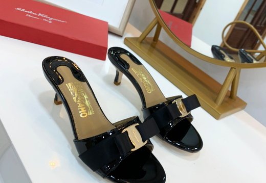 Ferragamo A022 202503170018