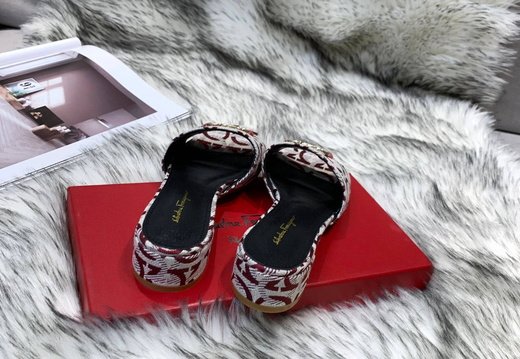 Ferragamo A022 202503170036