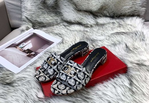 Ferragamo A022 202503170039