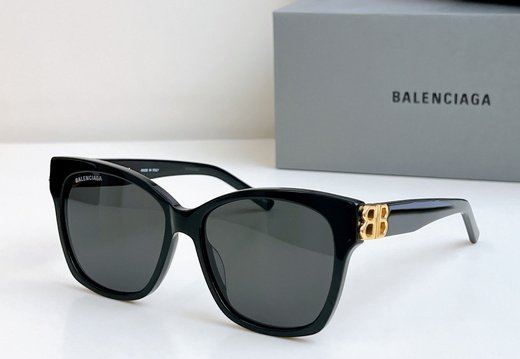 Balenciaga 025