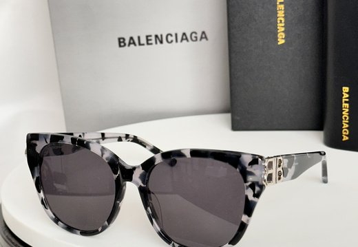 Balenciaga 030